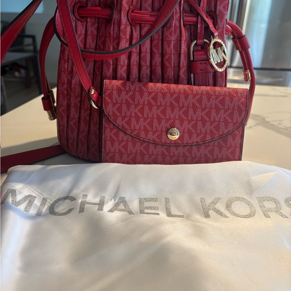 Michael Kors crossbody with coin purse (Willa) - Picture 2 of 10